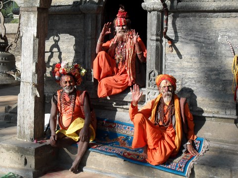 sadhu de pashupatinath Katmandou, bien être et méditation face au palais des thés.